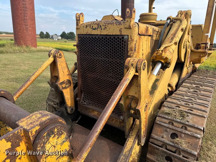 image for item EV1864 1973 Caterpillar 977L track loader