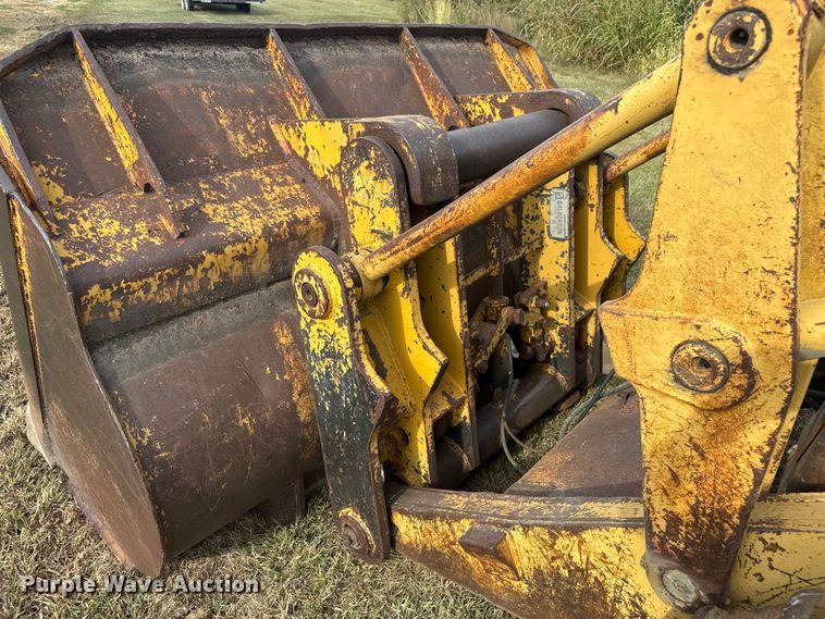 image for item EV1864 1973 Caterpillar 977L track loader