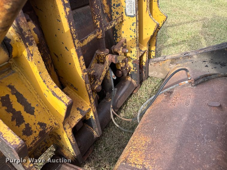 image for item EV1864 1973 Caterpillar 977L track loader