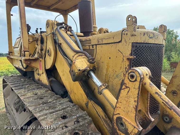 image for item EV1864 1973 Caterpillar 977L track loader