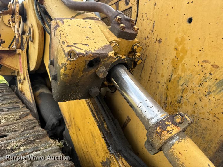 image for item EV1864 1973 Caterpillar 977L track loader