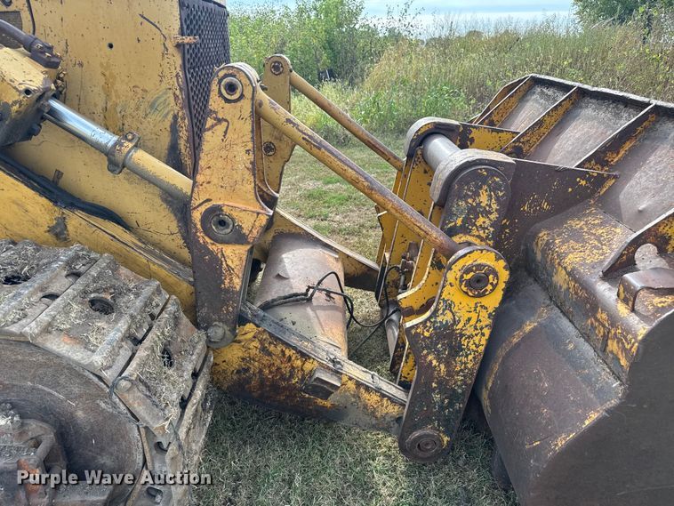 image for item EV1864 1973 Caterpillar 977L track loader