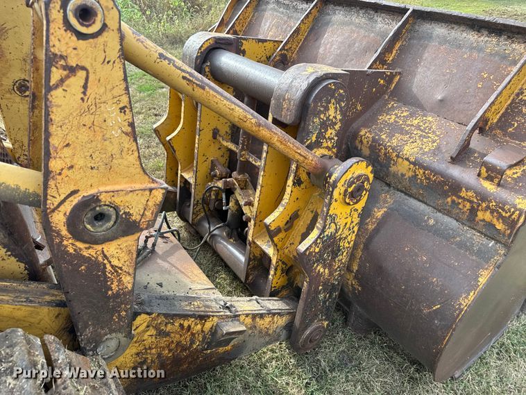image for item EV1864 1973 Caterpillar 977L track loader