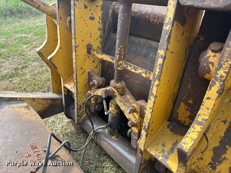 image for item EV1864 1973 Caterpillar 977L track loader