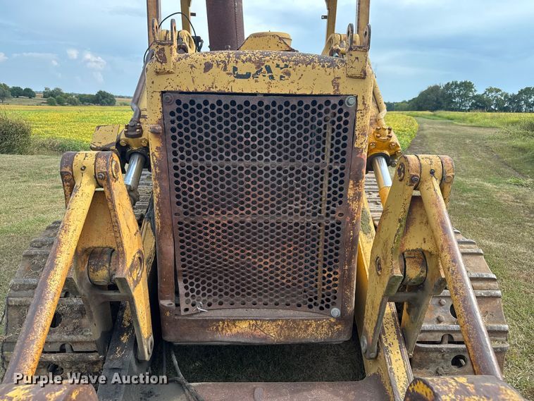 image for item EV1864 1973 Caterpillar 977L track loader