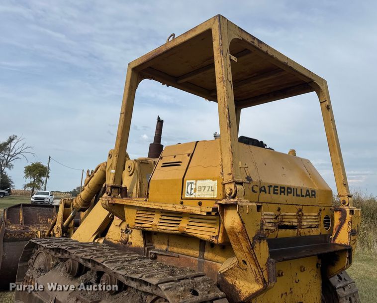 image for item EV1864 1973 Caterpillar 977L track loader