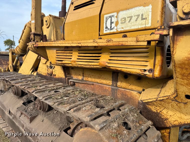 image for item EV1864 1973 Caterpillar 977L track loader