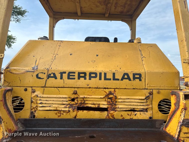 image for item EV1864 1973 Caterpillar 977L track loader