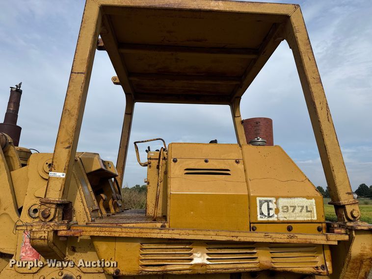 image for item EV1864 1973 Caterpillar 977L track loader