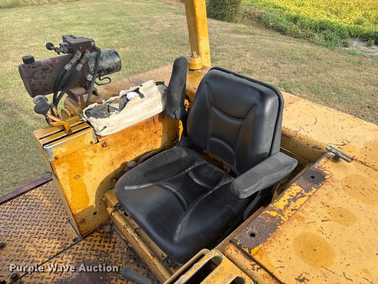 image for item EV1864 1973 Caterpillar 977L track loader