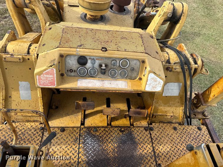 image for item EV1864 1973 Caterpillar 977L track loader
