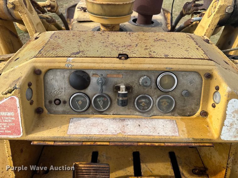 image for item EV1864 1973 Caterpillar 977L track loader