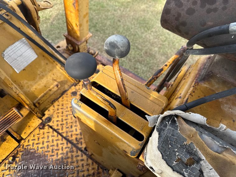 image for item EV1864 1973 Caterpillar 977L track loader