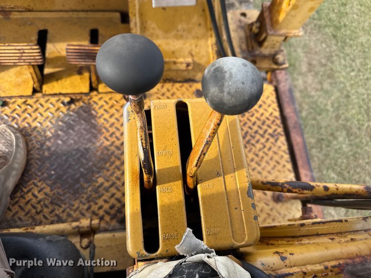 image for item EV1864 1973 Caterpillar 977L track loader