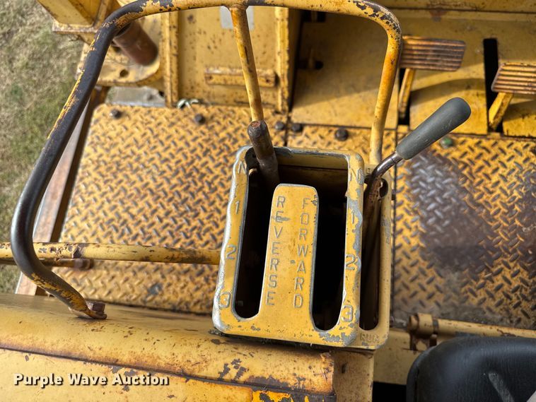 image for item EV1864 1973 Caterpillar 977L track loader