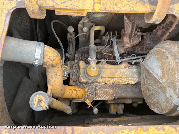 image for item EV1864 1973 Caterpillar 977L track loader
