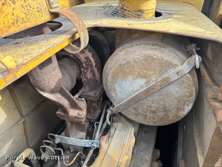 image for item EV1864 1973 Caterpillar 977L track loader