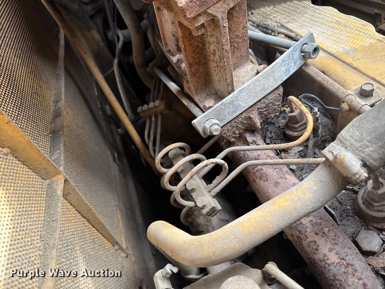 image for item EV1864 1973 Caterpillar 977L track loader