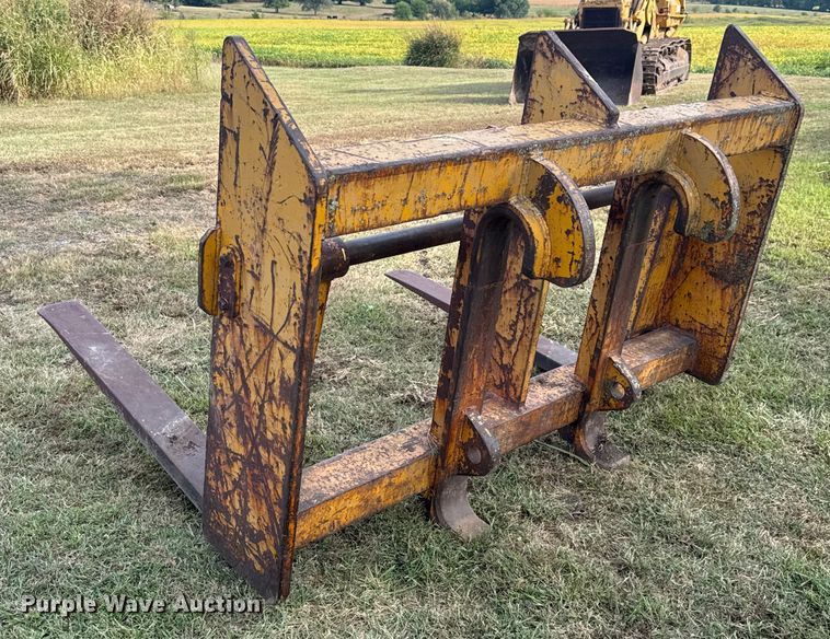 image for item EV1864 1973 Caterpillar 977L track loader