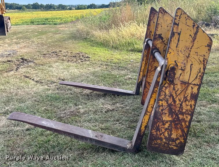 image for item EV1864 1973 Caterpillar 977L track loader