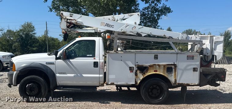 image for item EV1894 2007 Ford F550 Super Duty bucket truck