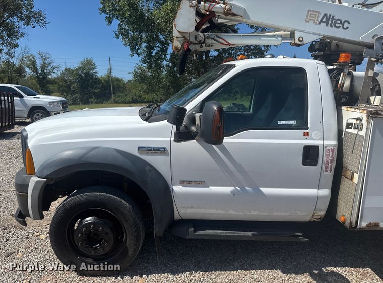image for item EV1894 2007 Ford F550 Super Duty bucket truck