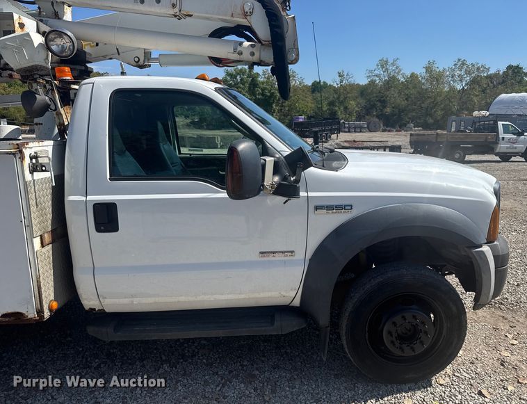 image for item EV1894 2007 Ford F550 Super Duty bucket truck
