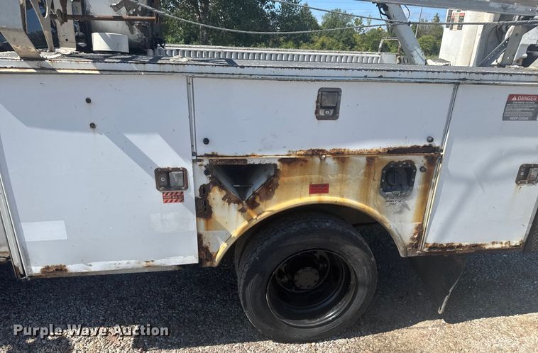 image for item EV1894 2007 Ford F550 Super Duty bucket truck