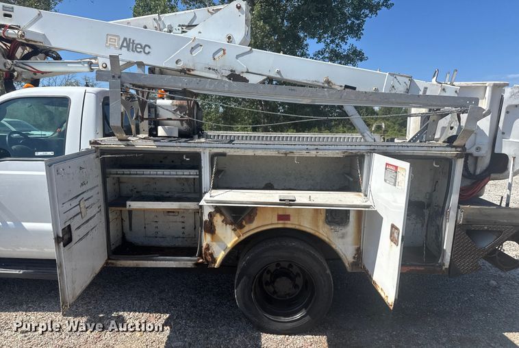 image for item EV1894 2007 Ford F550 Super Duty bucket truck