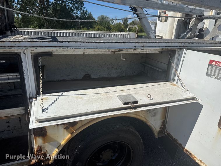 image for item EV1894 2007 Ford F550 Super Duty bucket truck
