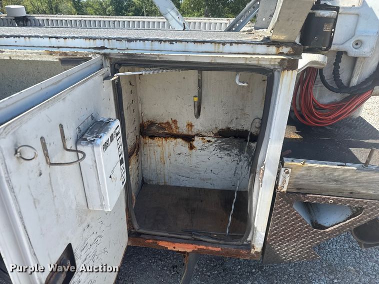 image for item EV1894 2007 Ford F550 Super Duty bucket truck