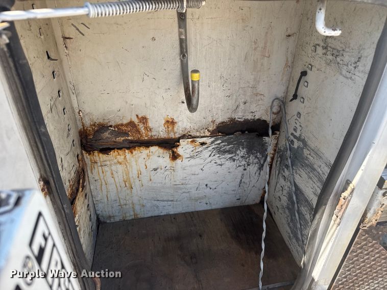 image for item EV1894 2007 Ford F550 Super Duty bucket truck