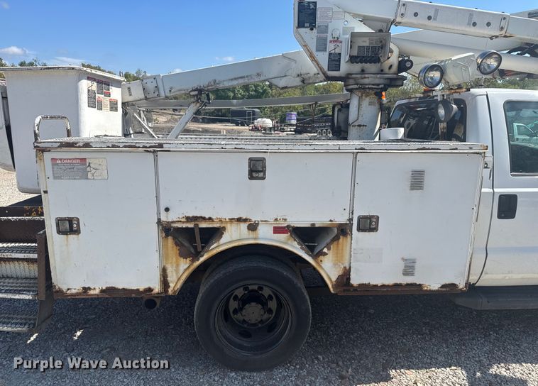 image for item EV1894 2007 Ford F550 Super Duty bucket truck
