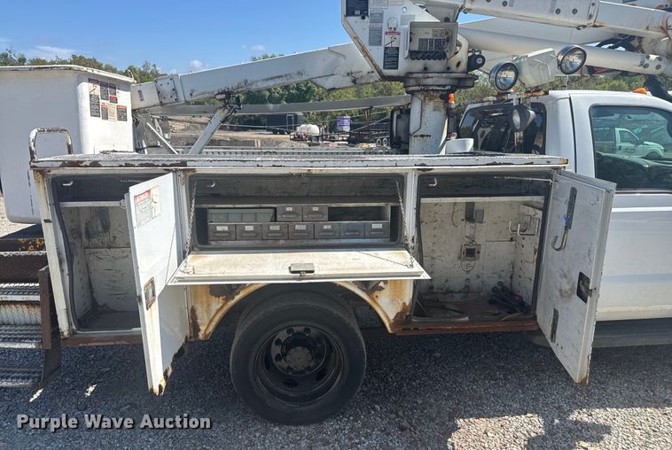 image for item EV1894 2007 Ford F550 Super Duty bucket truck