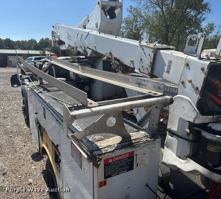 image for item EV1894 2007 Ford F550 Super Duty bucket truck