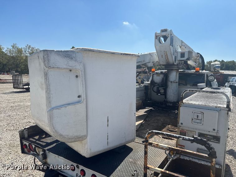 image for item EV1894 2007 Ford F550 Super Duty bucket truck