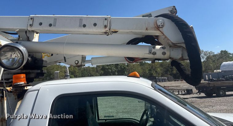 image for item EV1894 2007 Ford F550 Super Duty bucket truck