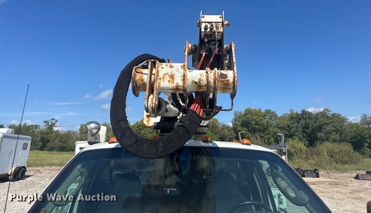 image for item EV1894 2007 Ford F550 Super Duty bucket truck