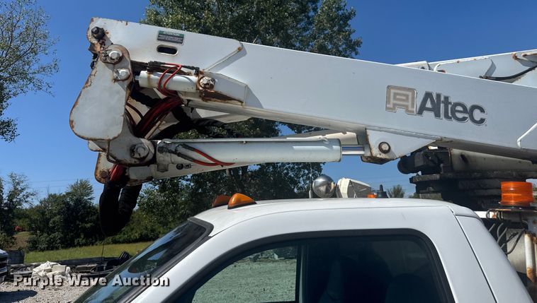 image for item EV1894 2007 Ford F550 Super Duty bucket truck