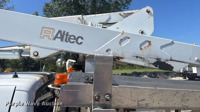 image for item EV1894 2007 Ford F550 Super Duty bucket truck