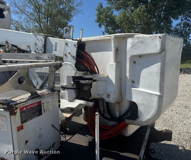 image for item EV1894 2007 Ford F550 Super Duty bucket truck