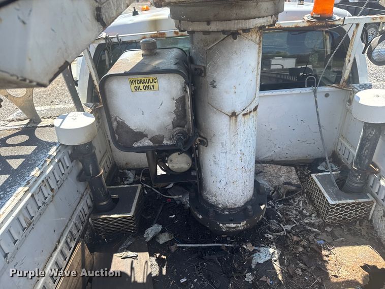 image for item EV1894 2007 Ford F550 Super Duty bucket truck