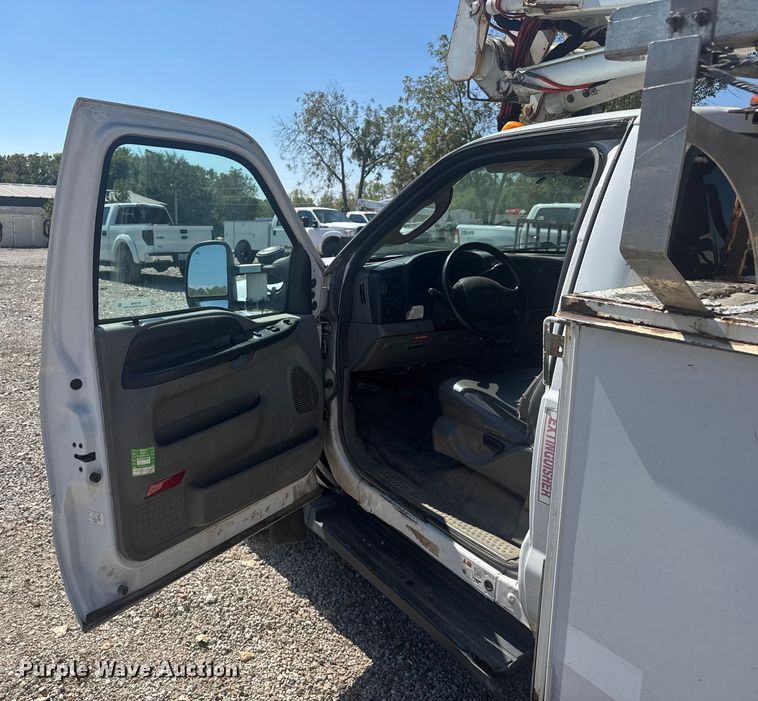 image for item EV1894 2007 Ford F550 Super Duty bucket truck