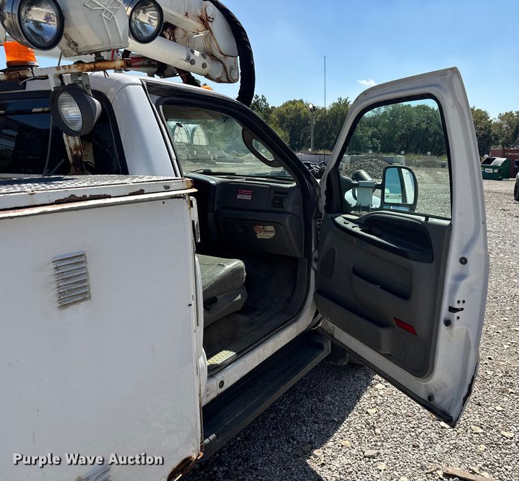 image for item EV1894 2007 Ford F550 Super Duty bucket truck