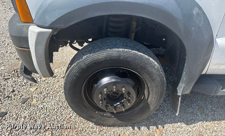 image for item EV1894 2007 Ford F550 Super Duty bucket truck