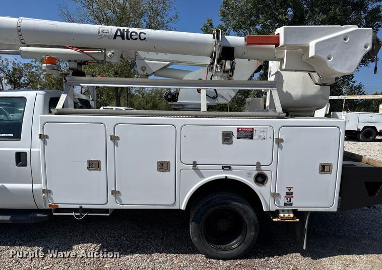 image for item EV1895 2009 Ford  F550 Super Duty bucket truck