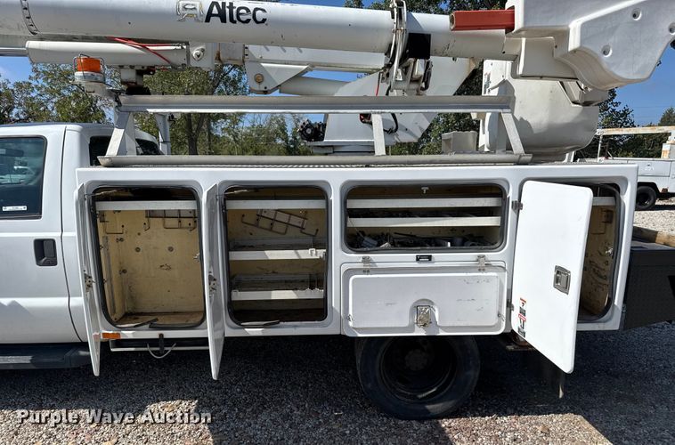 image for item EV1895 2009 Ford  F550 Super Duty bucket truck