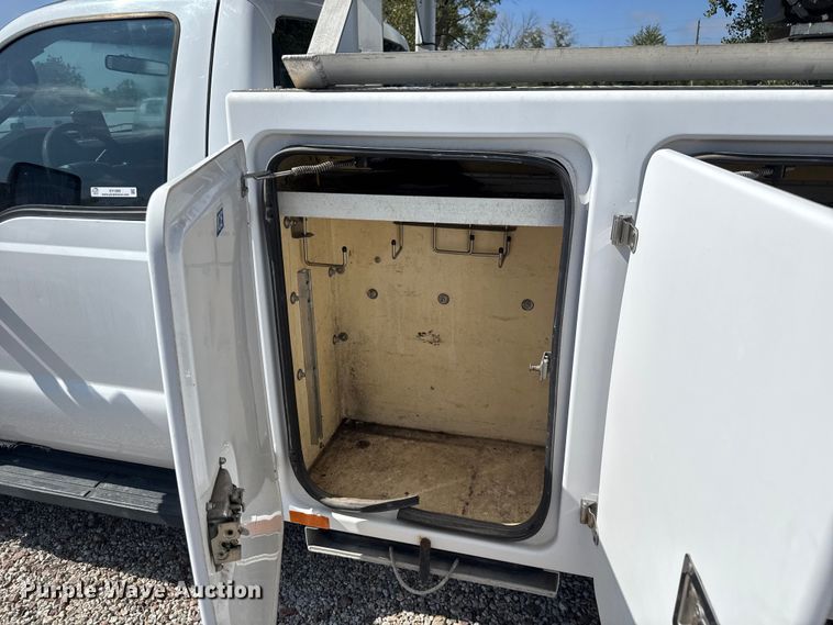 image for item EV1895 2009 Ford  F550 Super Duty bucket truck