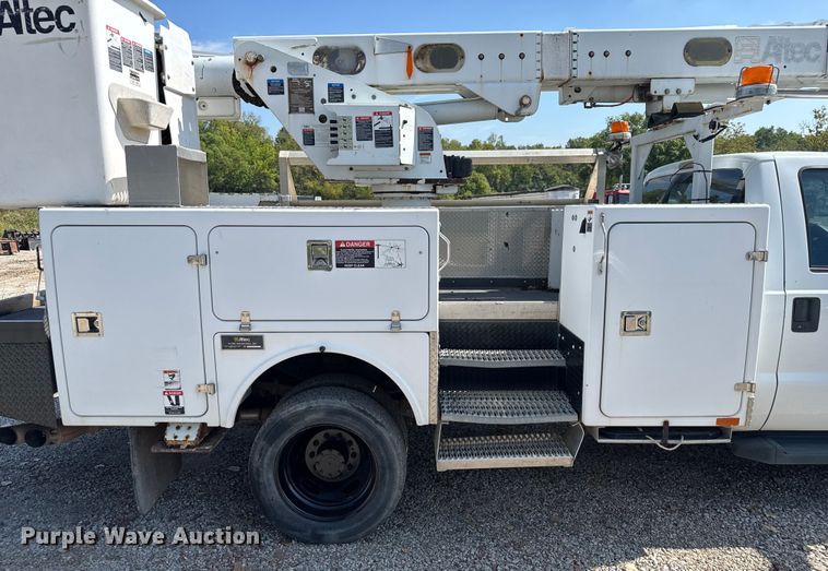 image for item EV1895 2009 Ford  F550 Super Duty bucket truck