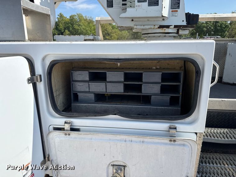 image for item EV1895 2009 Ford  F550 Super Duty bucket truck